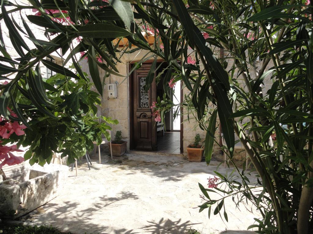 Villa Kamilárion Exterior foto